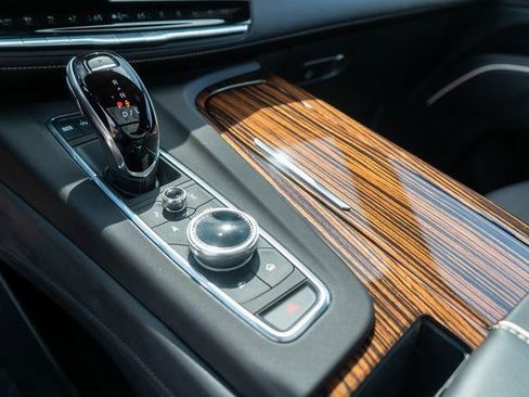 Used 2024 Cadillac Escalade Premium Luxury w/ Performance Package AWD/4WD image 58