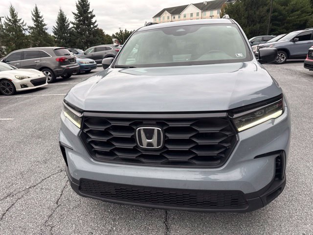 Used 2025 Honda Pilot Sport image 12