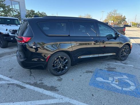 New 2026 Chrysler Pacifica Select image 31