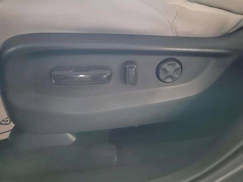 Used 2020 Honda CR-V Touring image 15