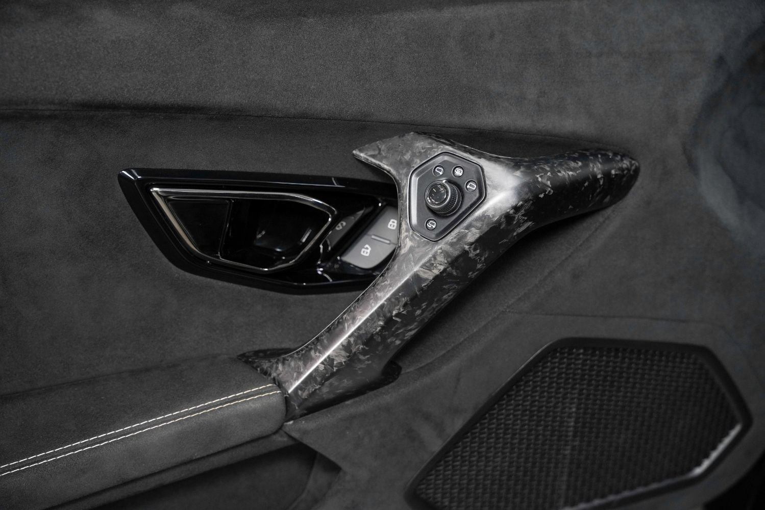 Used 2018 Lamborghini Huracan Performante AWD/4WD image 42