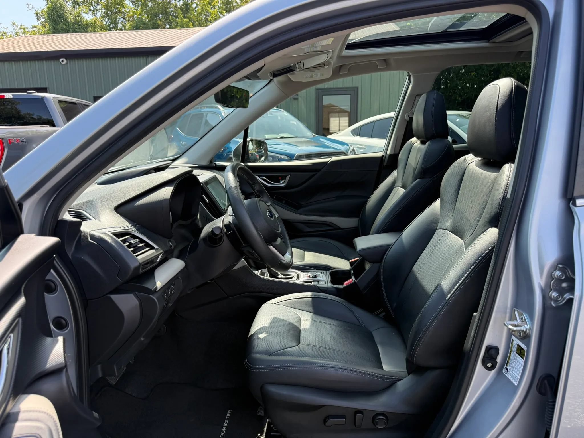 Used 2023 Subaru Forester Limited AWD/4WD image 2