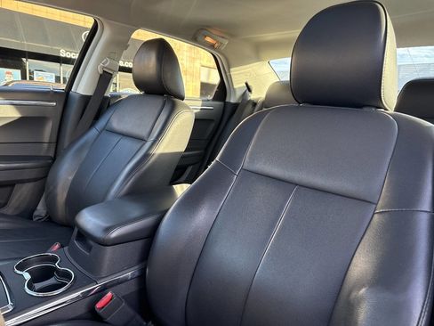 Used 2010 Chrysler 300 Touring image 18