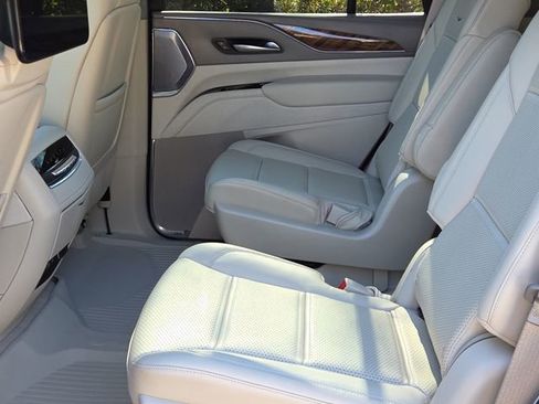 Used 2024 Cadillac Escalade Premium Luxury Platinum w/ LPO, Floor Liner Package AWD/4WD image 19