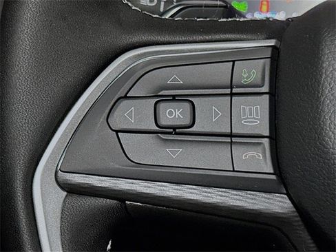 New 2025 Jeep Grand Cherokee Altitude image 28