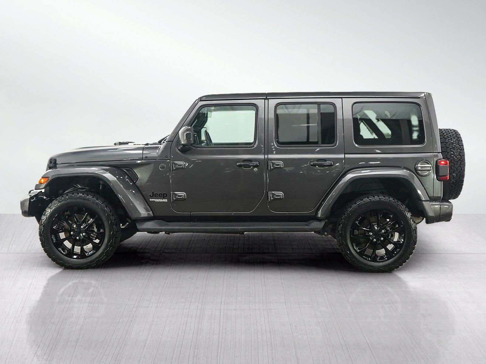 Used 2021 Jeep Wrangler Unlimited Sahara AWD/4WD image 2