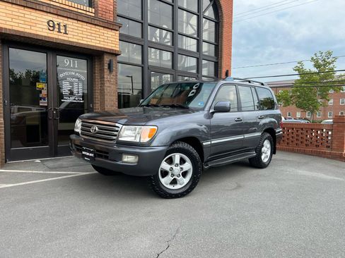 Used 2003 Toyota Land Cruiser AWD/4WD image 2