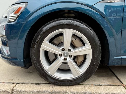 Used 2019 Audi e-tron Premium Plus image 27