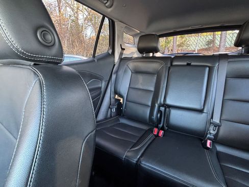 Used 2024 GMC Terrain SLT image 41