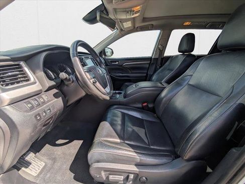 Used 2019 Toyota Highlander Limited Platinum image 16