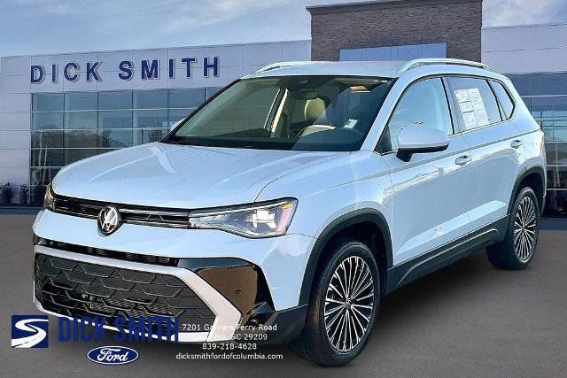 Used 2025 Volkswagen Taos SE FWD image 1