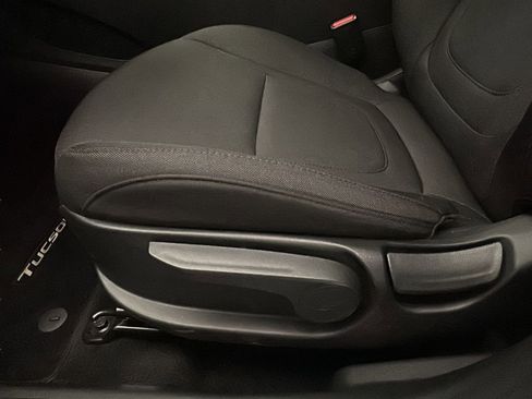 Certified 2025 Hyundai Tucson SE image 10