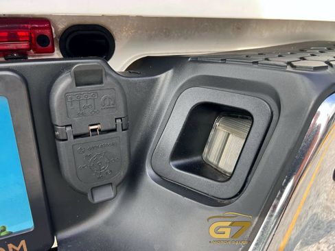 Used 2017 RAM 3500 Tradesman w/ Chrome Appearance Group AWD/4WD image 10
