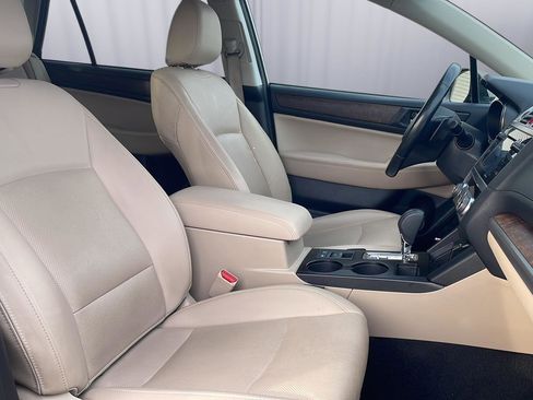 Used 2016 Subaru Outback 2.5i Limited image 3