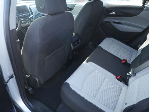 Used 2021 Chevrolet Equinox LS w/ LS Convenience Package image 18