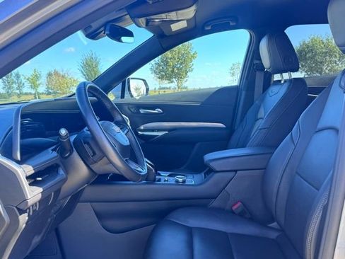 Used 2024 Cadillac XT4 Premium Luxury image 6