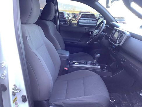 Used 2016 Toyota Tacoma TRD Off-Road image 15