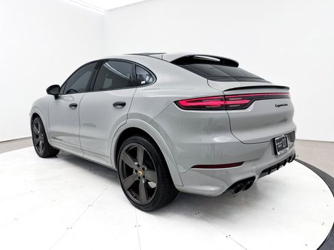 Used 2022 Porsche Cayenne Turbo image 21