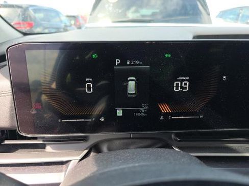 Used 2025 Kia Carnival image 10