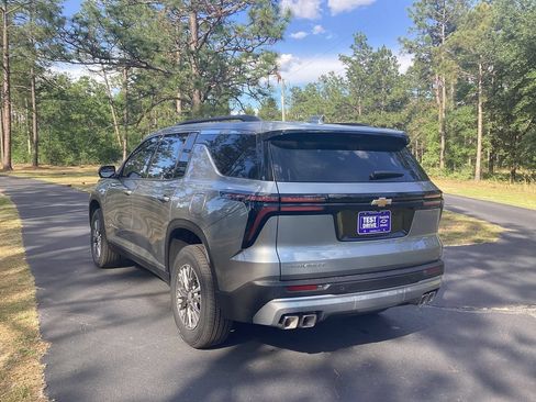 New 2026 Chevrolet Traverse LT w/ Driver Confidence Package FWD image 2