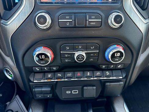 Used 2020 GMC Sierra 2500 Denali w/ Denali Ultimate Package image 17