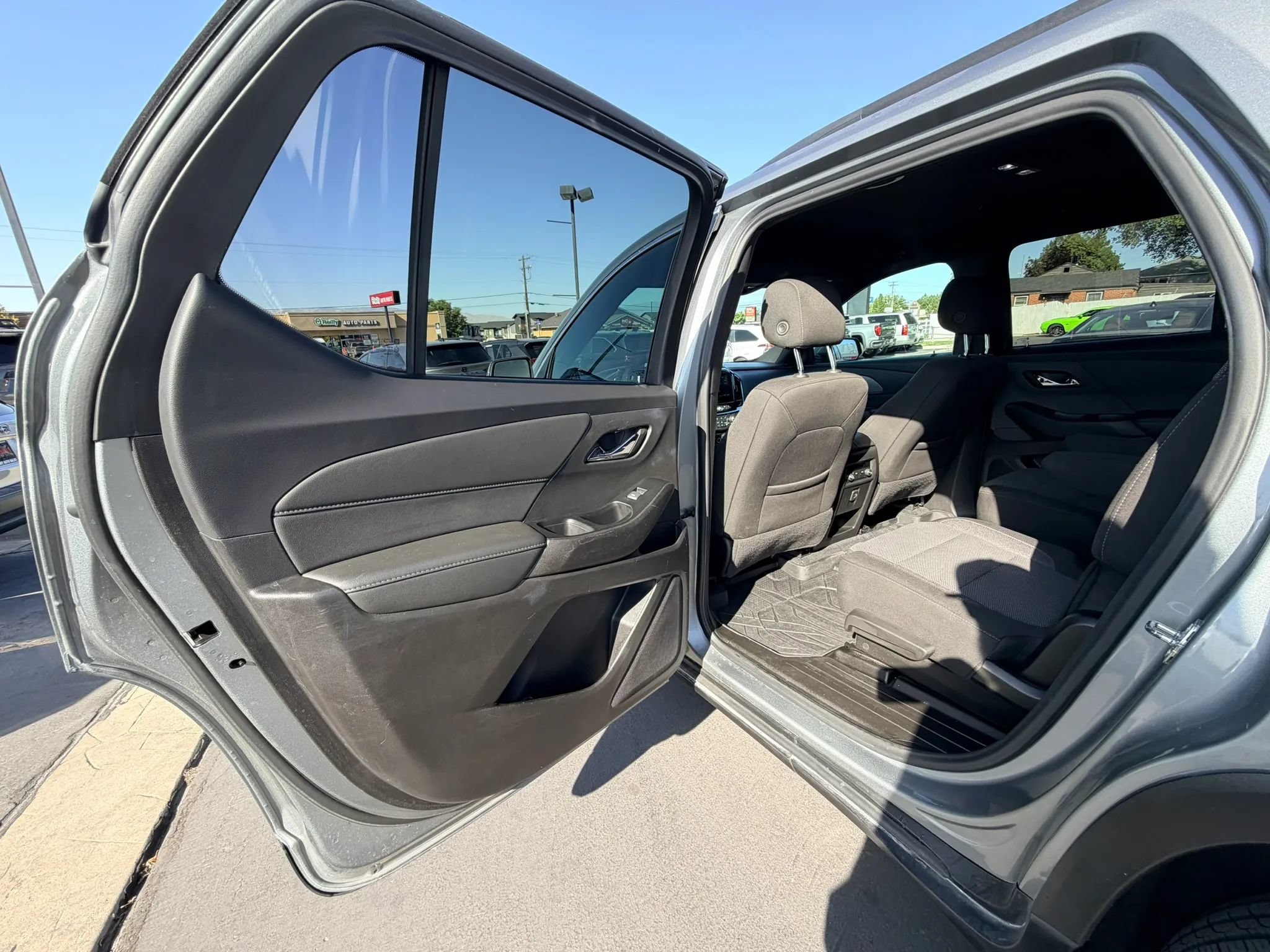 Used 2023 Chevrolet Traverse LT FWD image 22