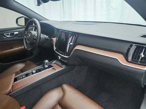 Used 2024 Volvo S60 B5 Ultimate image 25