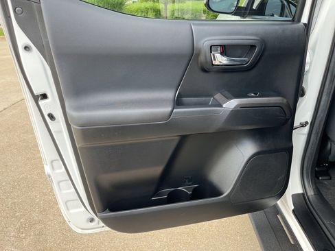 Certified 2022 Toyota Tacoma TRD Off-Road w/ Technology Package image 15