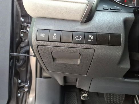 Used 2023 Toyota Camry SE image 14