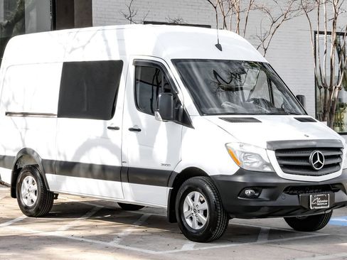 Used 2015 Mercedes-Benz Sprinter 2500 image 6