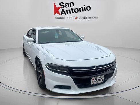 Used 2017 Dodge Charger SE w/ Power Sunroof Group RWD image 15