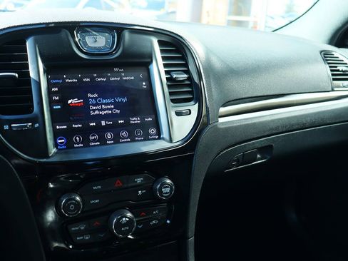 Used 2018 Chrysler 300 S image 43