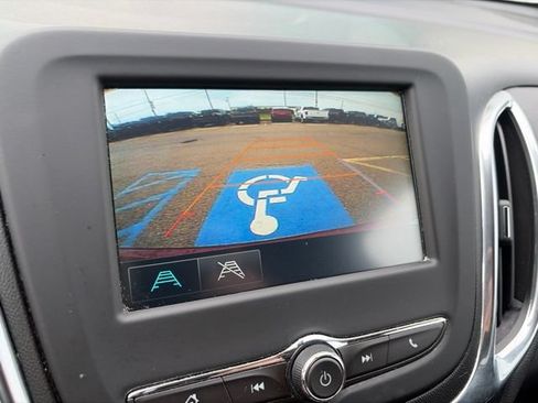 Used 2018 Chevrolet Equinox LT FWD image 12