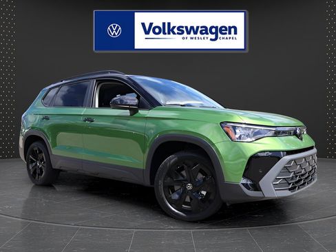 Used 2026 Volkswagen Taos SE FWD image 1