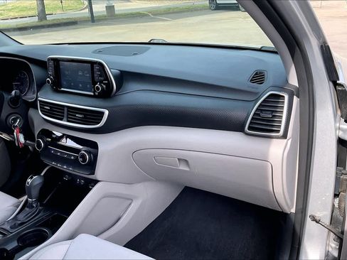 Used 2019 Hyundai Tucson SE image 18