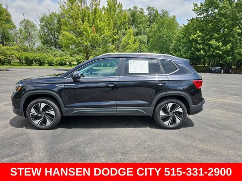 Used 2024 Volkswagen Taos SE AWD/4WD image 1