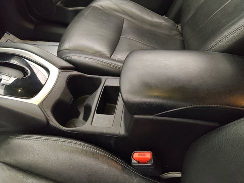 Used 2015 Nissan Rogue SV FWD image 26