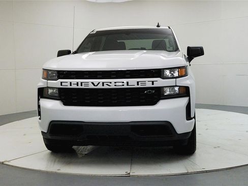 Used 2020 Chevrolet Silverado 1500 Custom w/ Custom Value Package image 2