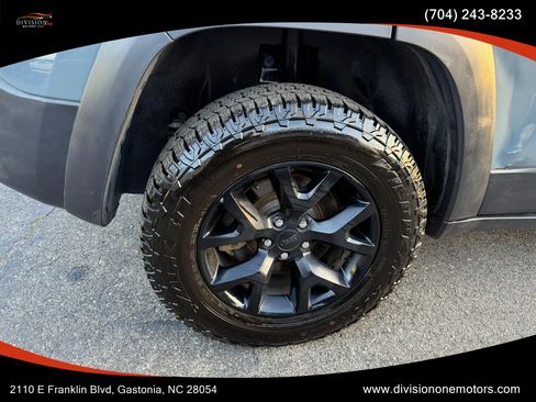 Used 2015 Jeep Cherokee Trailhawk w/ Comfort/Convenience Group image 14