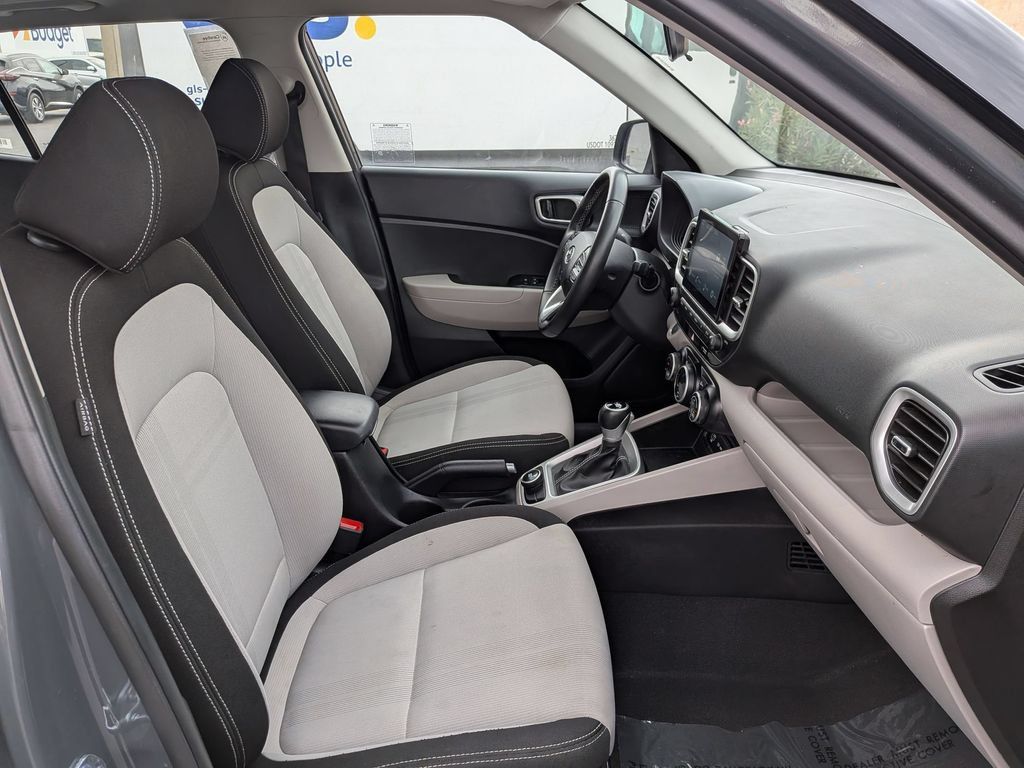 Used 2025 Hyundai Venue SEL FWD image 28