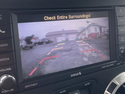 Used 2018 Jeep Wrangler Unlimited Sahara w/ Connectivity Group image 17