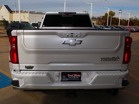 Used 2023 Chevrolet Silverado 3500 High Country image 11