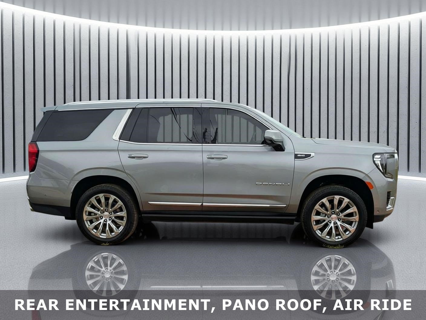 Used 2024 GMC Yukon Denali w/ Advanced Technology Package AWD/4WD image 3