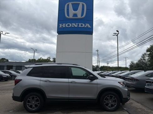Used 2024 Honda Passport TrailSport image 1