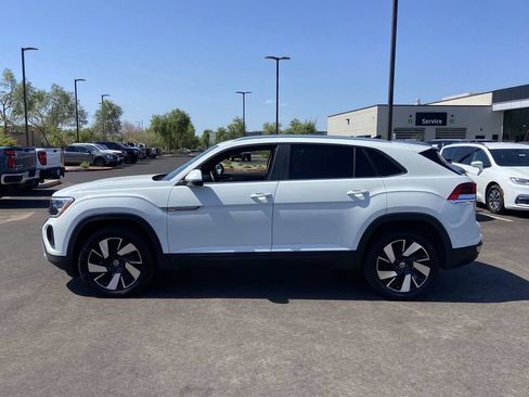 Used 2025 Volkswagen Atlas Cross Sport SE FWD image 4