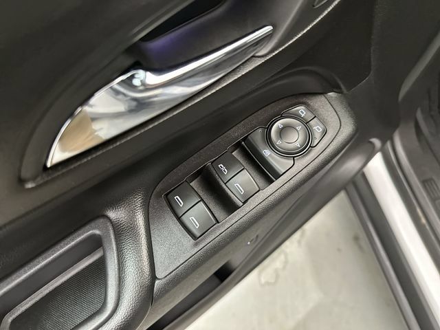 Used 2018 Chevrolet Equinox LT AWD/4WD image 17