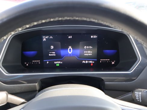 Used 2022 Volkswagen Tiguan SE w/ Panoramic Sunroof Package image 33