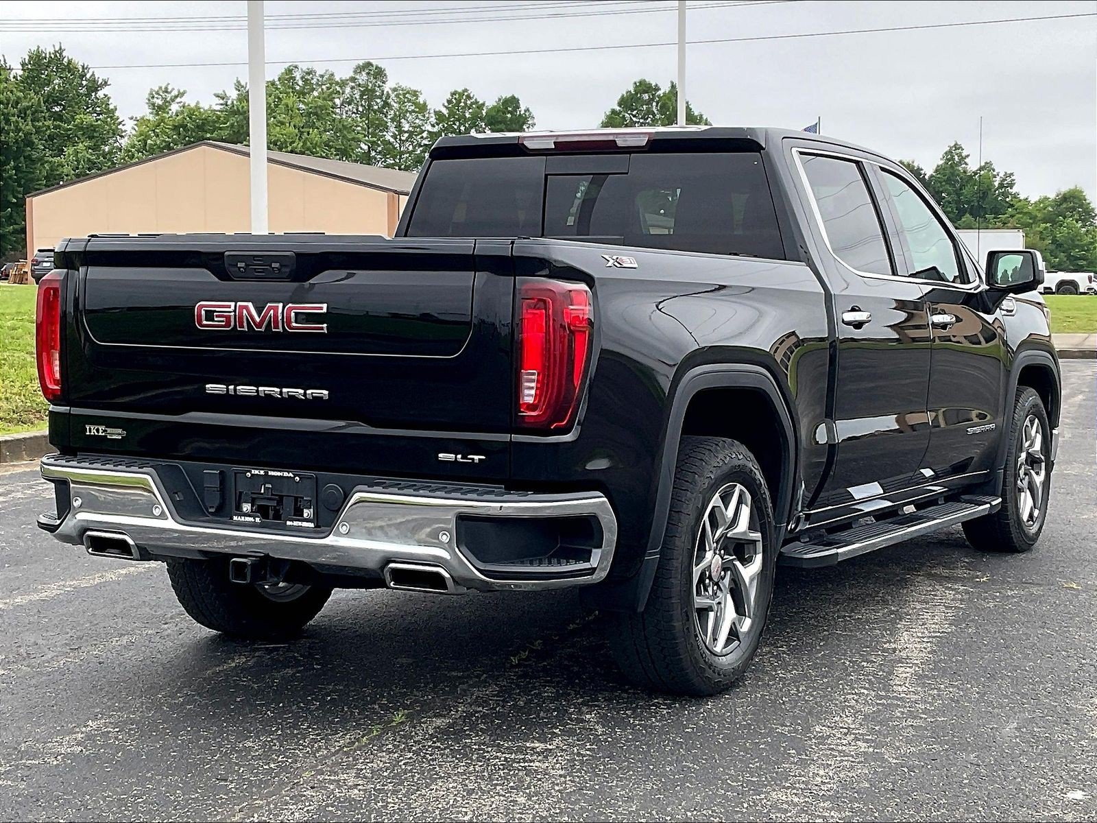 Used 2022 GMC Sierra 1500 SLT w/ SLT Premium Plus Package AWD/4WD image 2