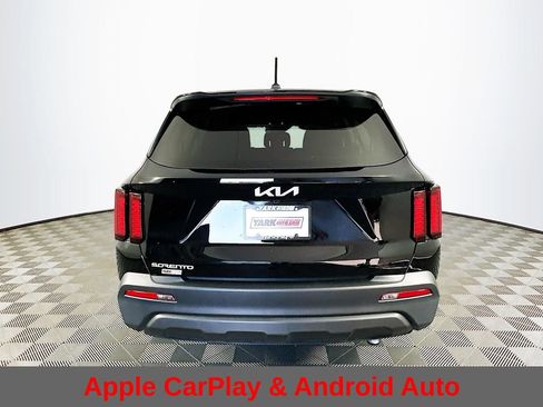 Used 2023 Kia Sorento LX image 10