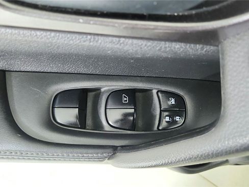 Used 2018 Nissan Rogue Sport S image 10